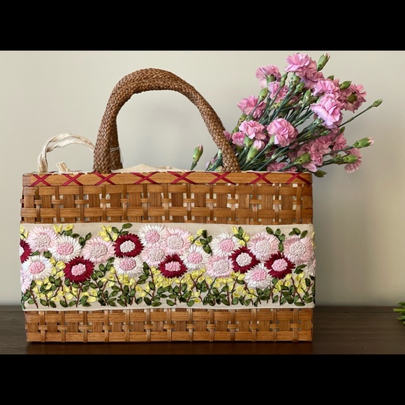 Silk embroidered daisies bag (large) - Picture 6 of 7